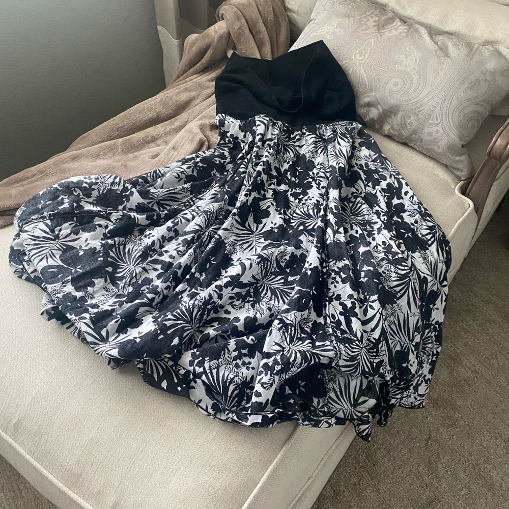 Beautiful  2 tired godet skirt/dress in black and white.